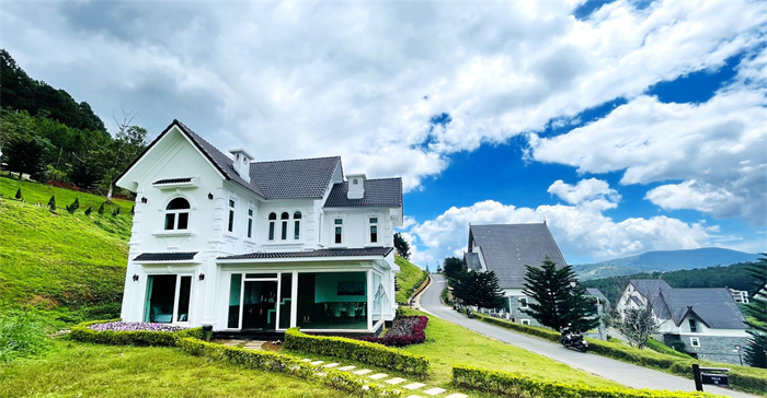 06-Bedroom Villa with Garden View